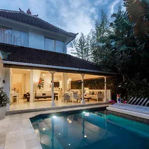 https://esha-villa-drupadi-ii.ubudhotelsnow.com